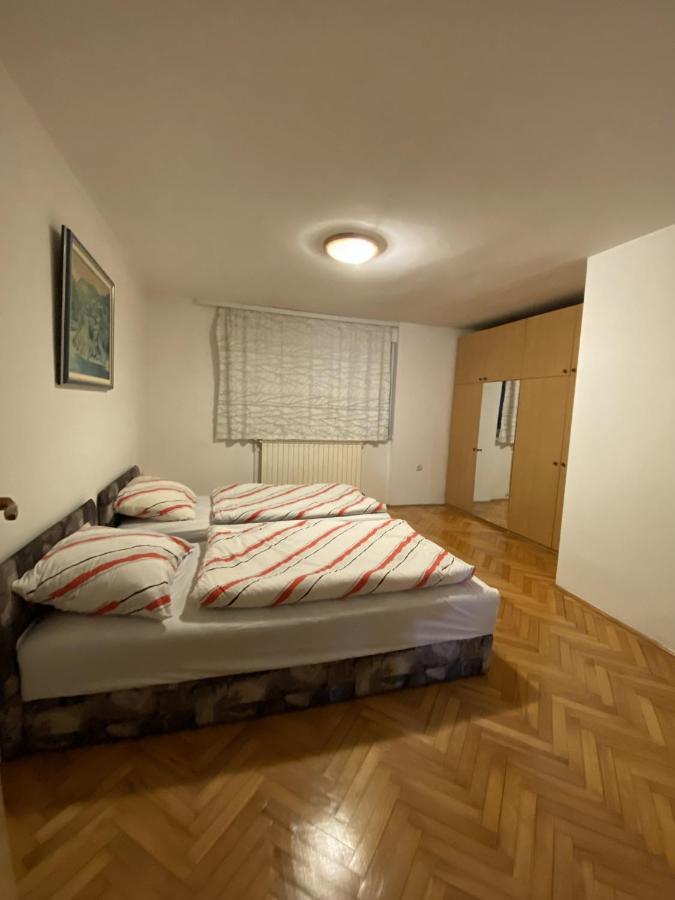 Dino'S Apartment ซาราเยโว ภายนอก รูปภาพ
