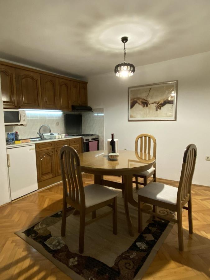 Dino'S Apartment ซาราเยโว ภายนอก รูปภาพ